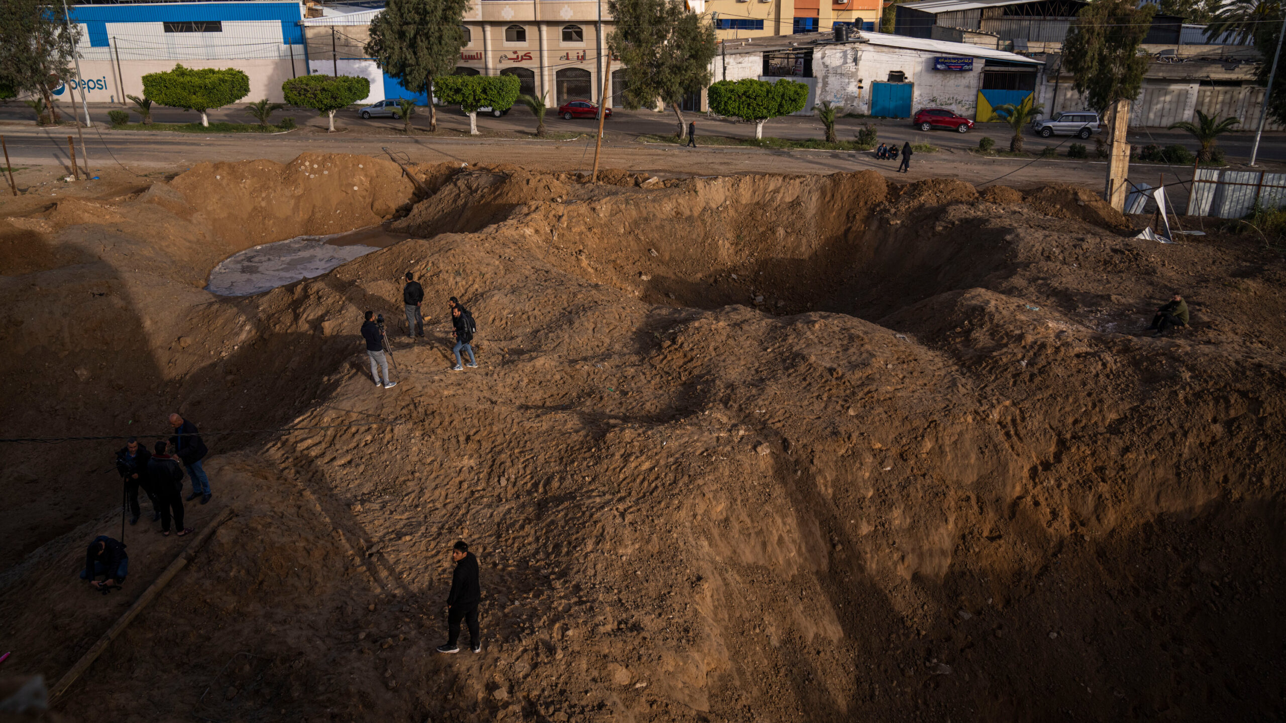 Israel Moves to Seize Southern Lebanon Buffer Zone in Escalating Crisis