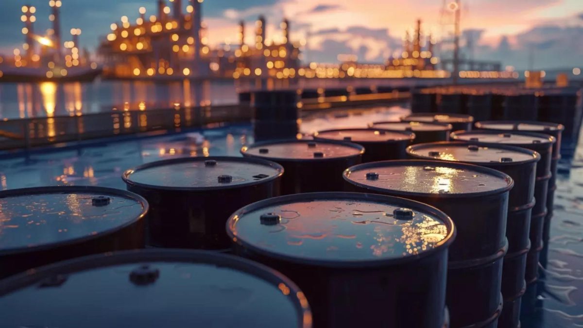 Oil Prices Soar to Four-Year High Amid Reports of Prolonged U.S. Blockade on Iranian Ports
